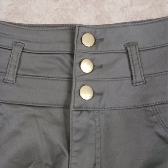 REFUGE Women’s Shorts High Waist Olive Green Size 0 - Picture 2 of 7